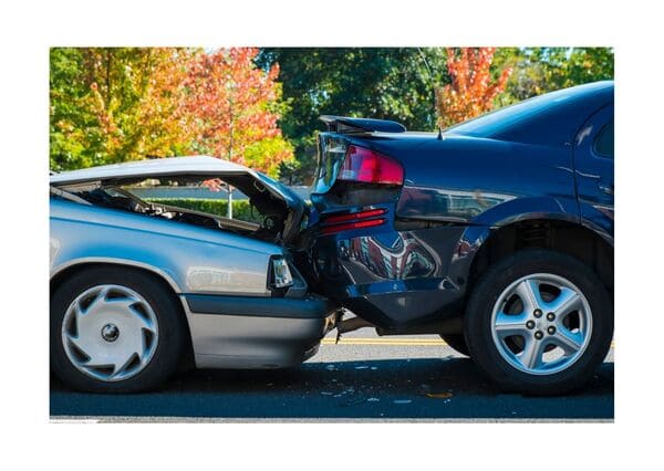 交通事故治療は自賠責保険でも健康保険でも治療できます。