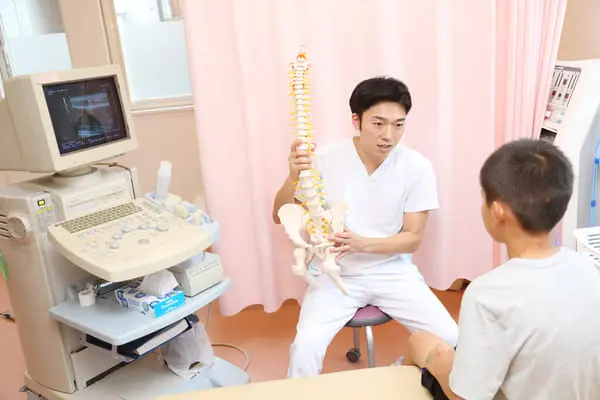 ケガの状態をしっかり説明する青森市さいとう整骨院。