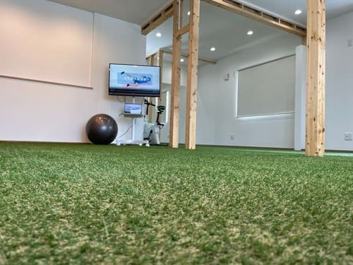 オスグット病でお悩みならさいとう整骨院のトレーニング施設がおすすめ。